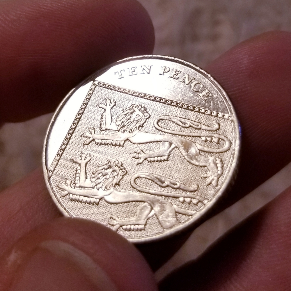 2008 The Royal Shield of Arms Ten Pence Coin Queen Elizabeth II Collectible